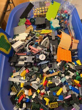 MEGA Bloks 3lbs assorted small blocks and specialty pieces wikth mini figures